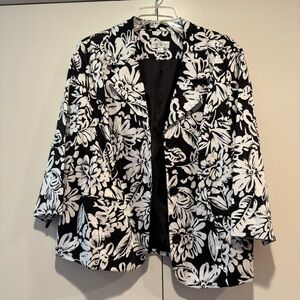 Women’s Size Large Three Button Blazer in Black/White Flowers, by Studio Works.